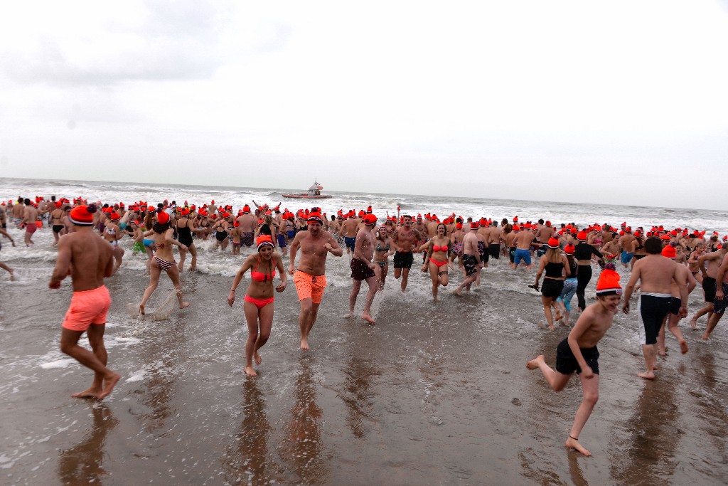 ../Images/Nieuwjaarsduik Nederzandt 2018 067.jpg